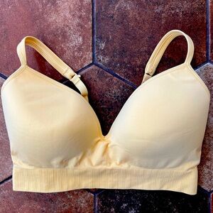 Athleta Embrace Bra Medium NWOT